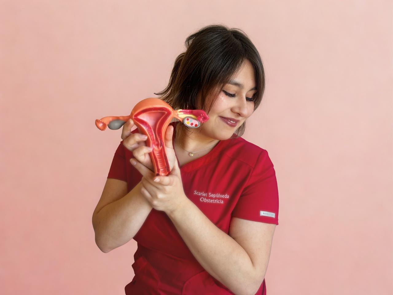Scarlet Sepúlveda compartiendo educación sobre salud femenina